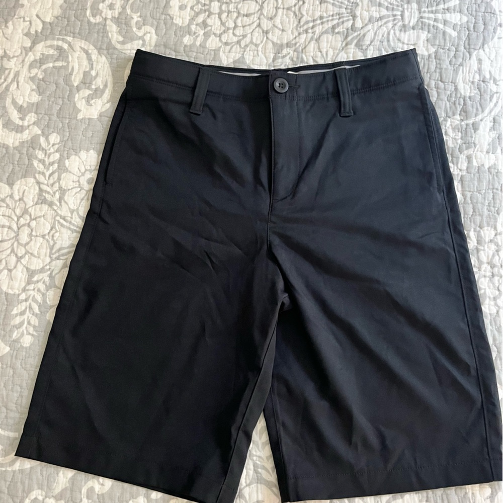 Under armor size 14 boys, black golf shorts.